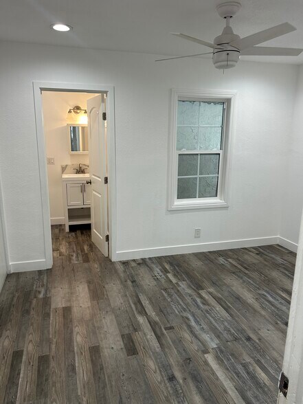 Building Photo - 4600 W 170th St