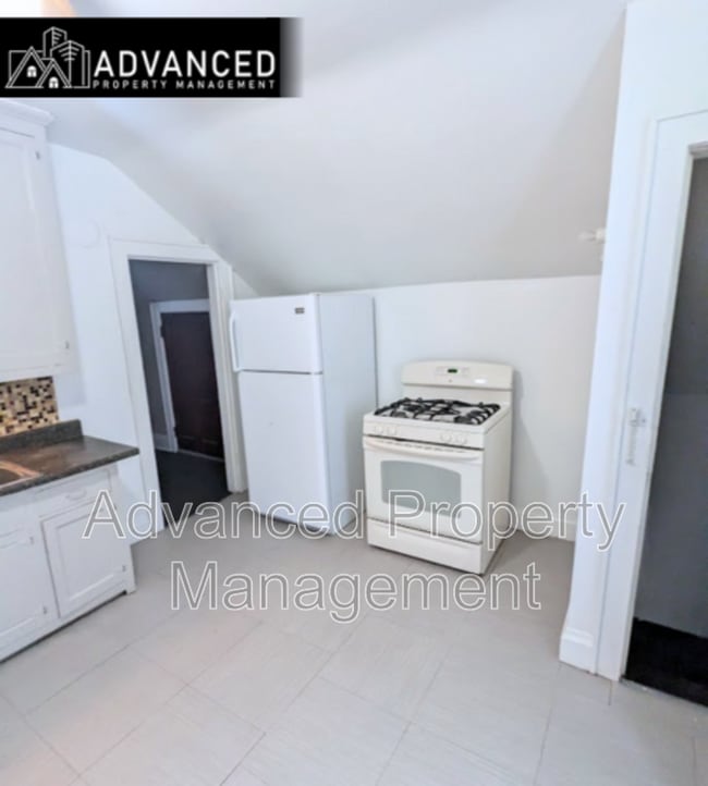 Building Photo - 3251 N 28th St