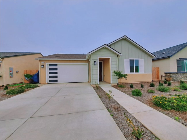 Building Photo - New Fresno Home with Bonus Room & Solar!