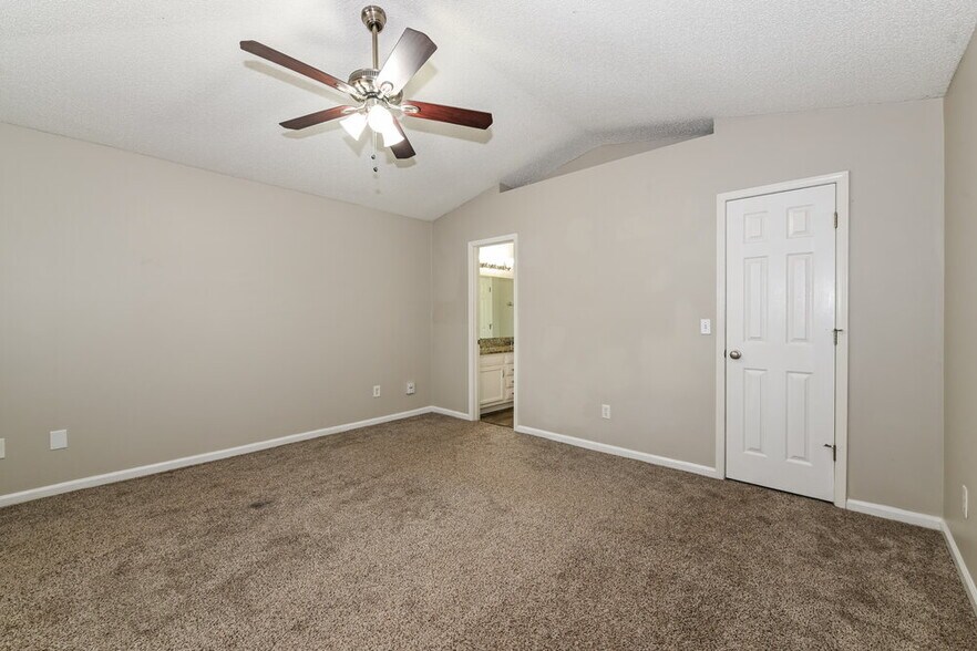 Building Photo - 11194 Mikris Dr S