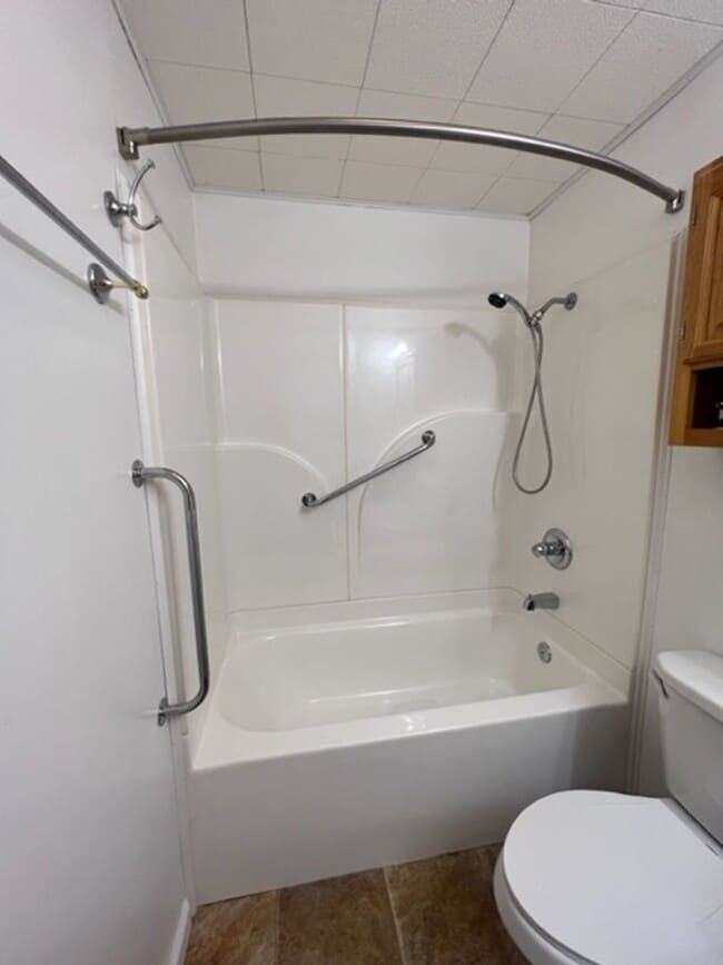 Building Photo - 2BR house near CofO!!!