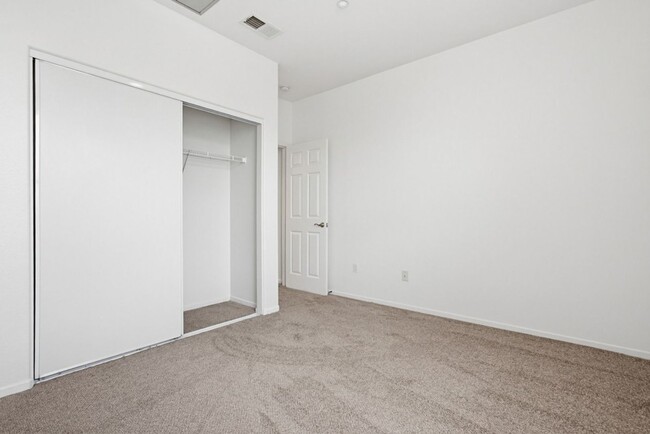 Building Photo - Oceanside - Pelican Cove Townhouse!