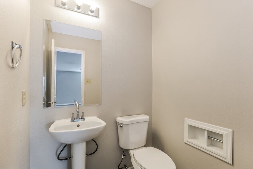 Building Photo - 8158 Retreat Ln