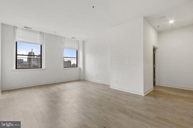 Building Photo - 1300-6 Chestnut St