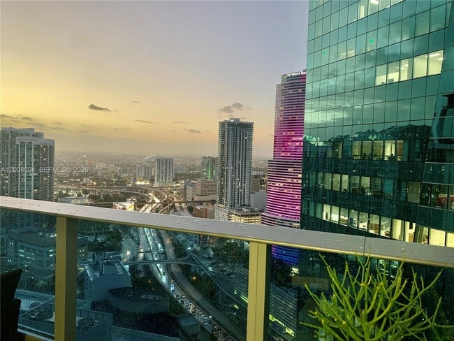 Building Photo - 200 Biscayne Blvd Way