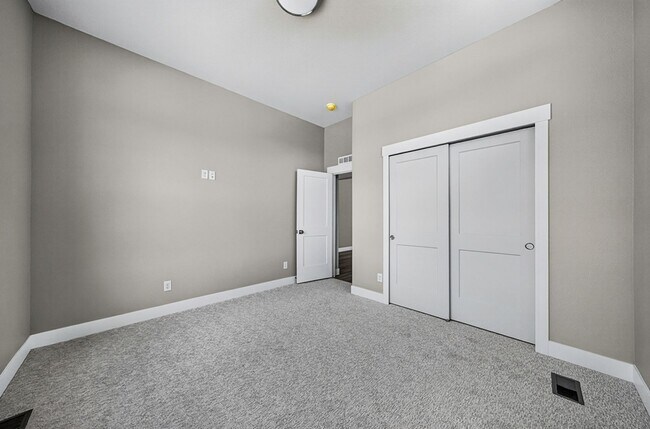 Building Photo - 10131 Lake Arbor Ln