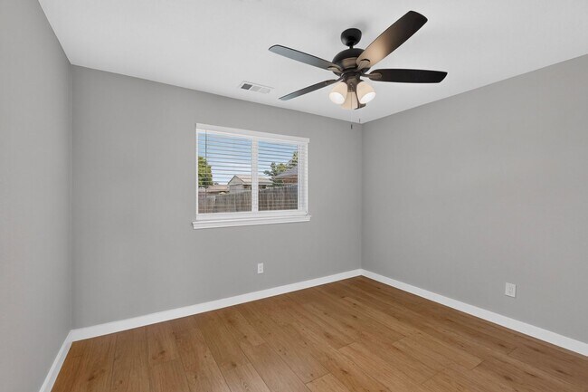 Building Photo - Beautifully Renovated Home In Carrollton Ready For Move-in