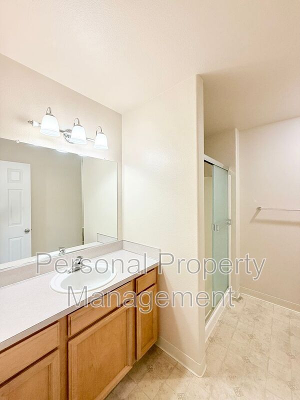 Building Photo - 16524 NE 19th St