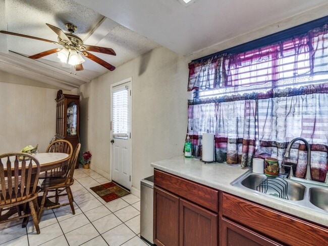 Building Photo - 1406 Ridgecrest Dr