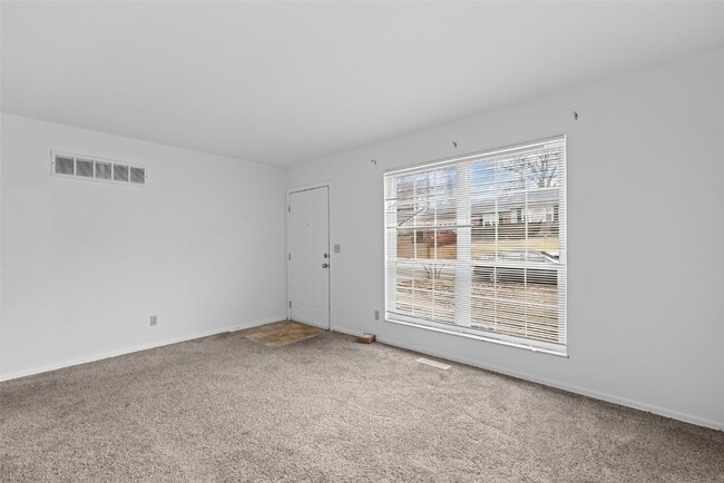 Building Photo - 3557 High Dr