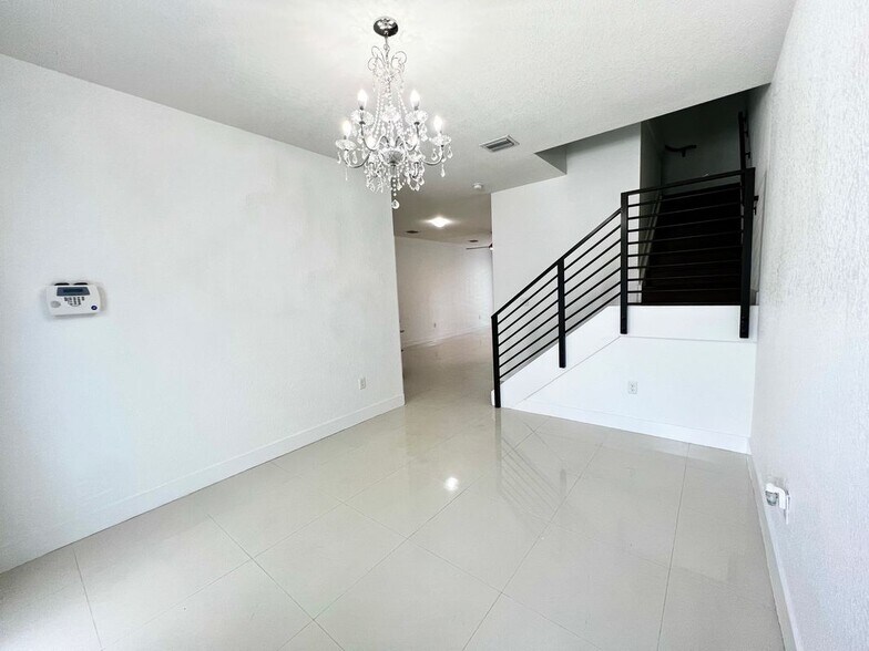 Building Photo - 492 SW 91st Pl