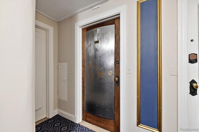 Building Photo - 15 E Kirby St