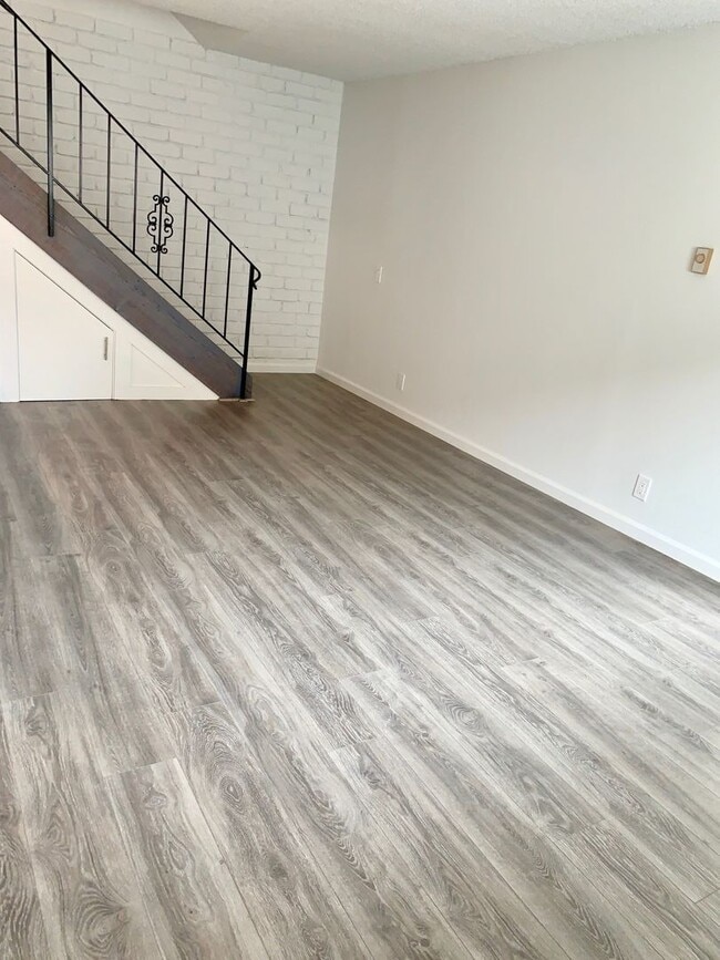 Building Photo - Upgraded Carpinteria Townhome- Great Commu...