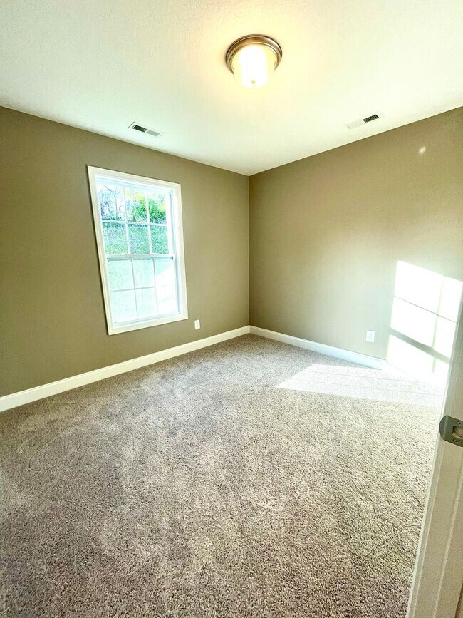 Building Photo - Beautiful New Build iN Fountain City