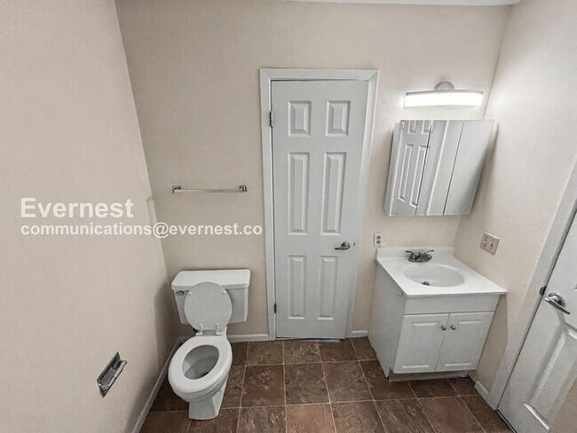 Building Photo - 5 Bed, 2.5 Bath Home with Fenced Yard & Garage / Available Soon!