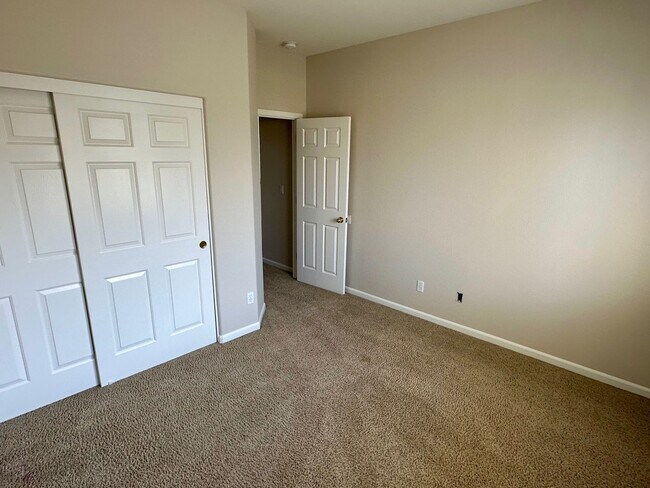 Building Photo - Move-in Special $500.00 off first months rent    Large beautiful home, new paint. Bedroom and ful...