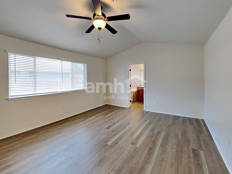 Building Photo - 1206 Blue Jay Ave SW