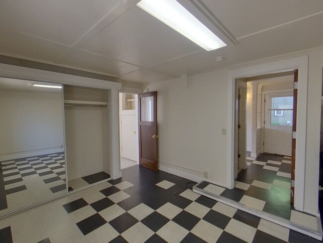 Building Photo - Cozy 2 Bedroom House on 17th & Hilyard