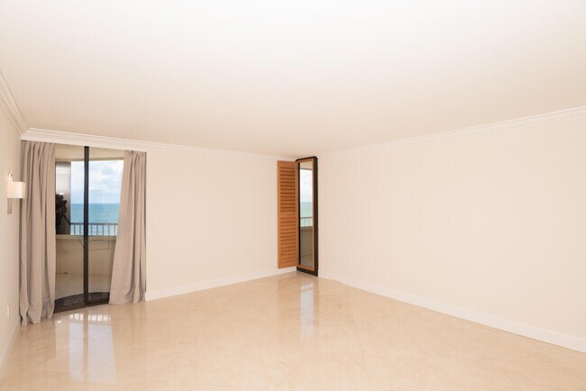 Building Photo - 5070 N Ocean Dr