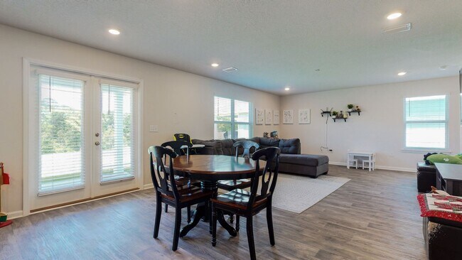 Building Photo - Hammock Bay! 4 bed 2.5 bath home located i...