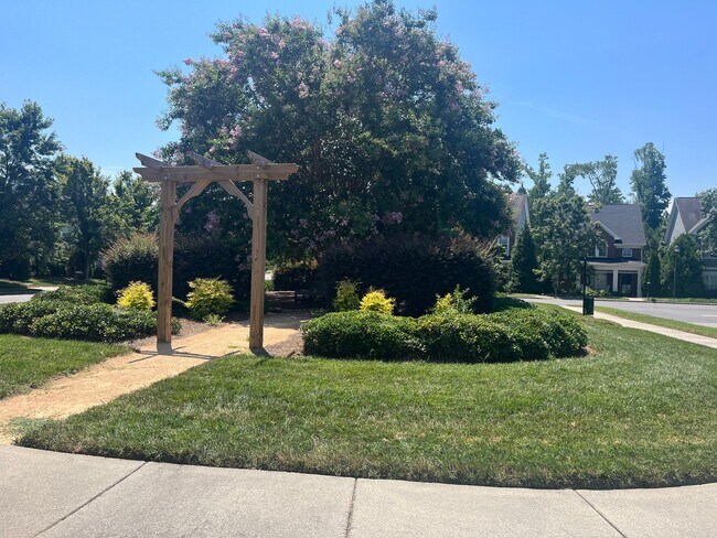 Building Photo - 1109 Somers Dr