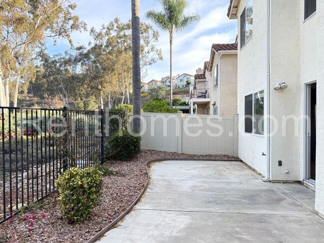 Building Photo - 10886 Caminito Colorado