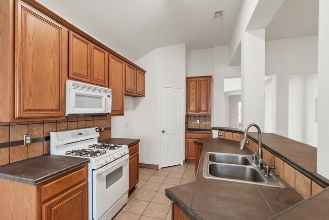 Building Photo - 19311 Twin Buttes Dr