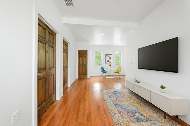 Building Photo - 14 Yankee Pl