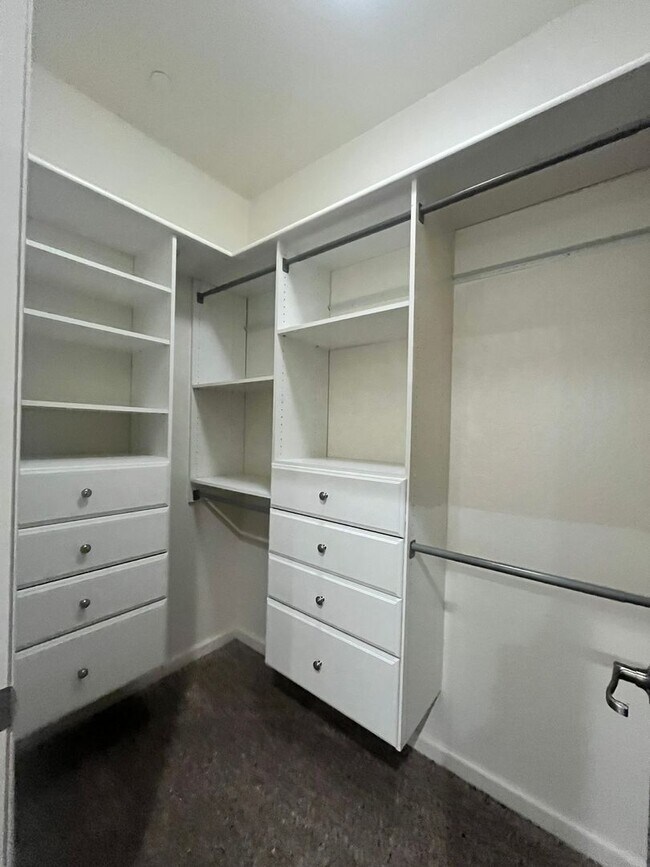 Building Photo - 2126 N Lindsay Ct