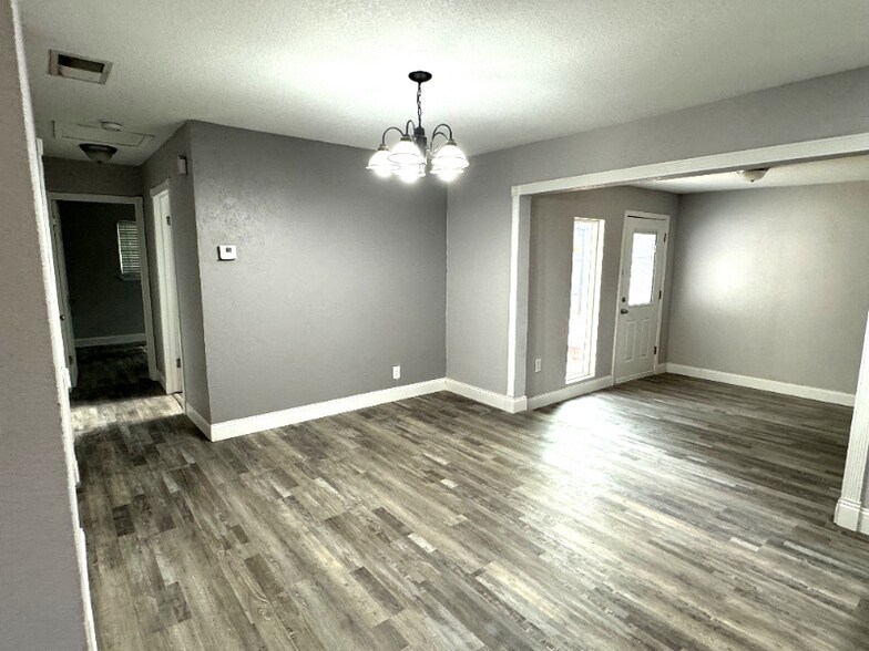 Building Photo - 3606 Versailles Dr
