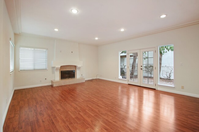 Building Photo - Beautiful Torrance Home - Detached Back Ho...