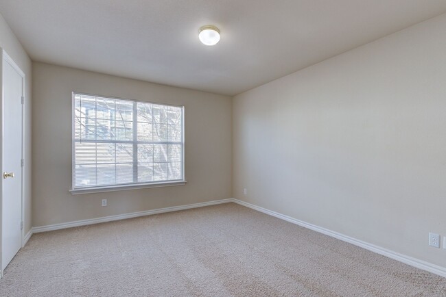 Building Photo - Two Bedroom, Two Bathroom Townhome near La...