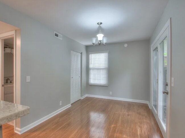 Building Photo - Newly Renovated 3-Bedroom in Hickory Valley Condos, Community Pool and Pet Friendly!
