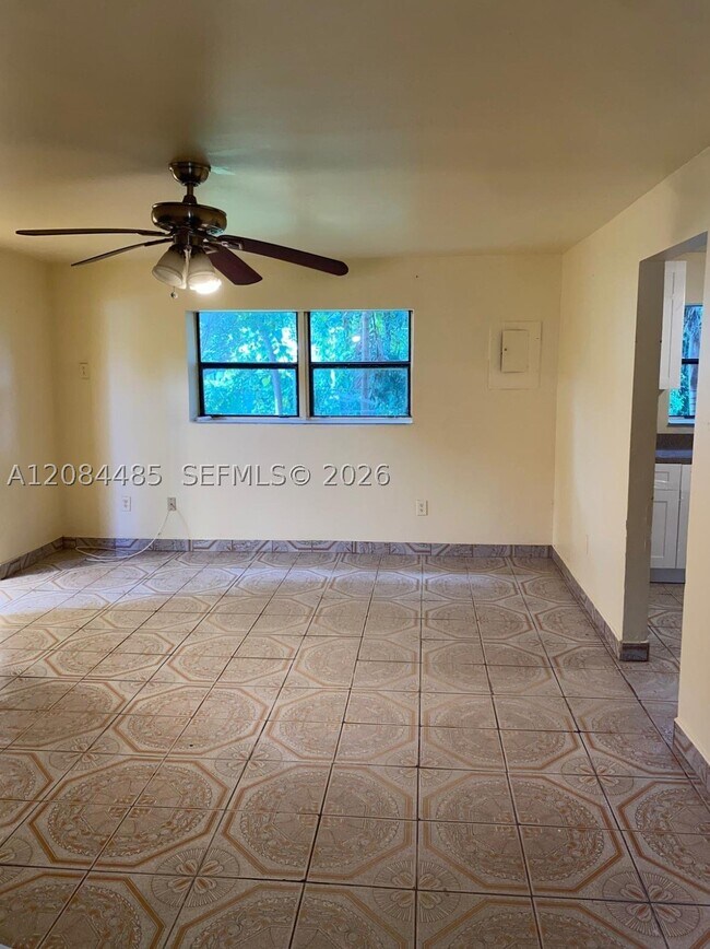 Building Photo - 14805 NE 10th Ct