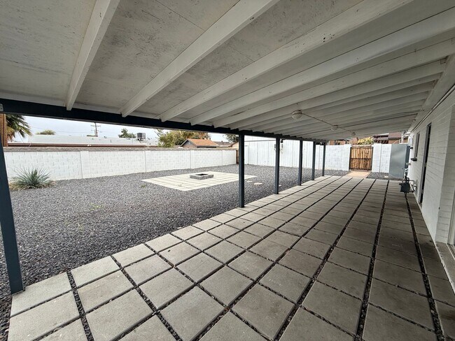 Building Photo - 4 Bedroom Home with Large Backyard | Modern Landscaping | Utilities Included