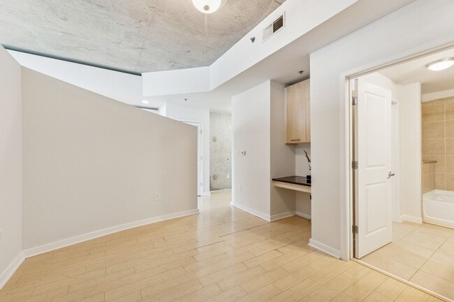 Building Photo - Sought After Realm Residences!