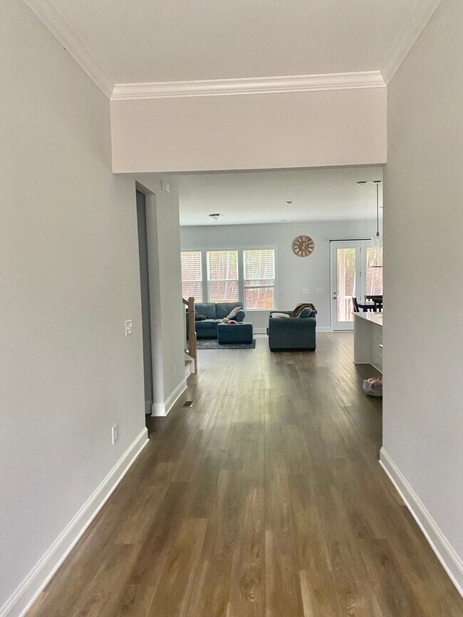 Building Photo - 586 The Parks Dr