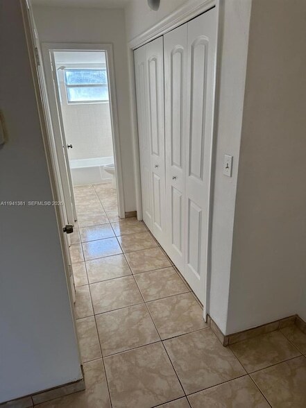 Building Photo - 400 SE 3rd Ave