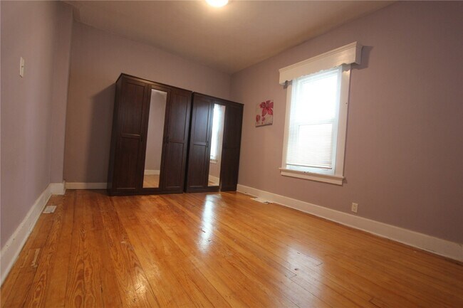 Building Photo - 7028 Glades Ave