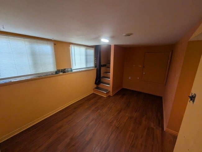 Building Photo - CS-129 W Main Street