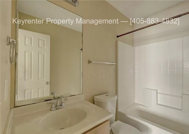 Building Photo - Gorgeous 3 bedroom 2 Bath and 2 Car Home in the Heart of Yukon