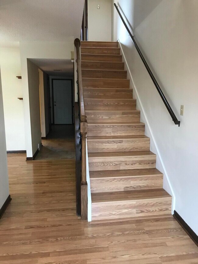 Building Photo - 2208 Bushnell Dr