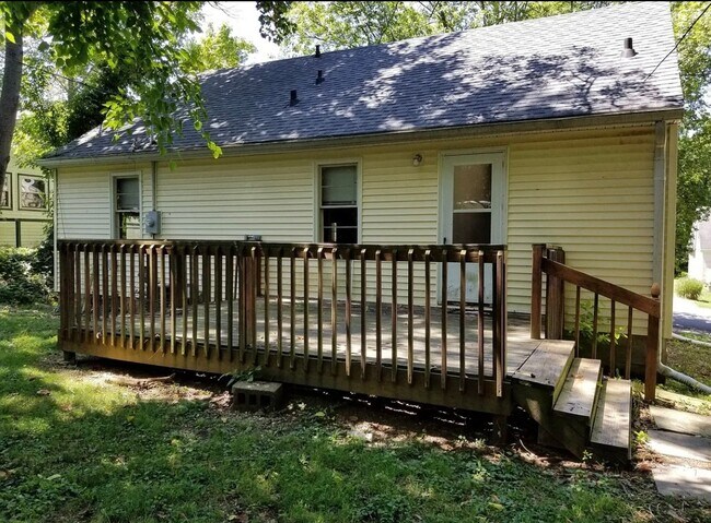 Building Photo - 4BR 2BA - Walk to campus!