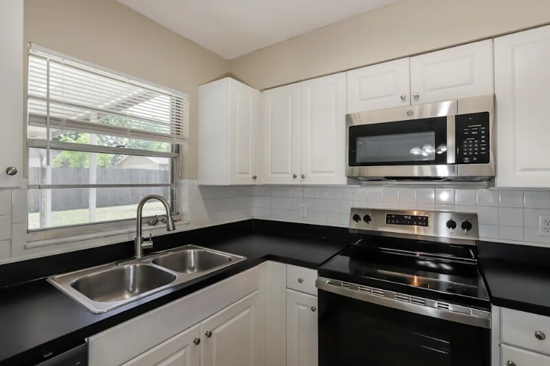 Building Photo - 112 Circle Hill Dr