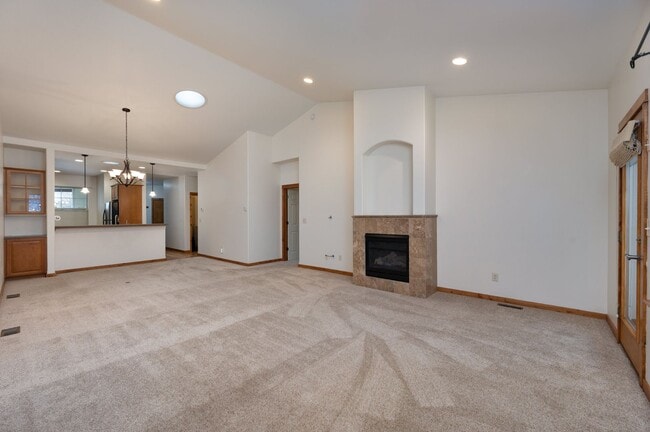 Building Photo - 3 Bedroom, 2 Bath Condo