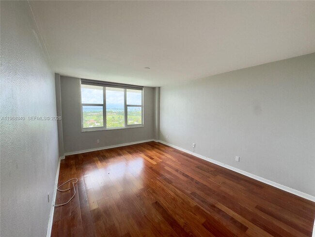 Building Photo - 5600 Collins Ave