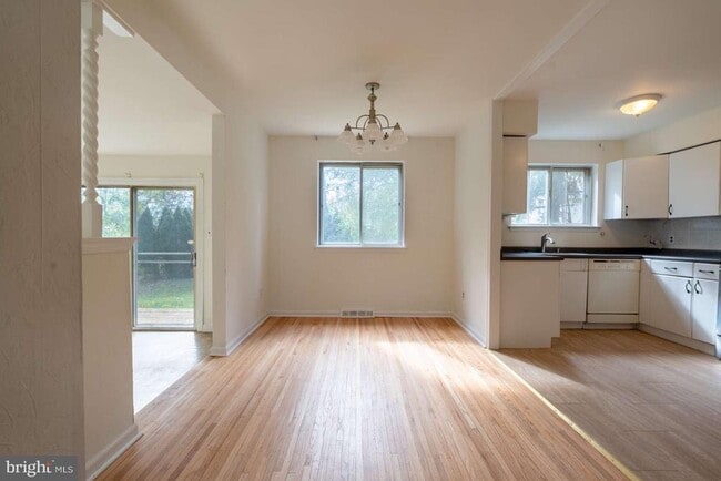 Building Photo - 1558 Specht Pl