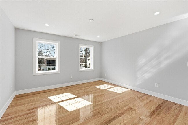 Building Photo - 4 Barrows Rd