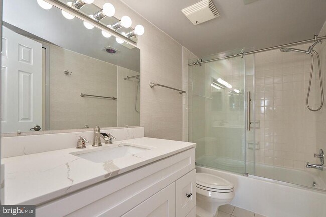 Building Photo - 1800 Old Meadow Rd