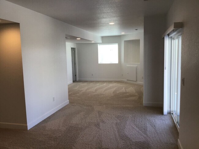 Building Photo - Beautiful home for rent between Parker and...